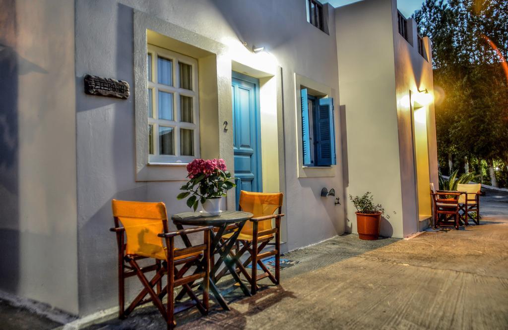 Mainades Maisonettes & Studios Apartment Menites