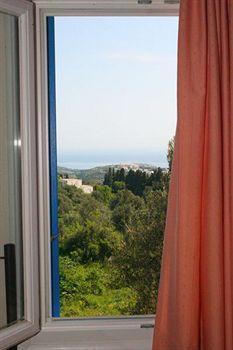Mainades Maisonettes & Studios